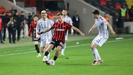 Trendyol Süper Lig: Gaziantep FK: 1 - Beşiktaş: 0 (İlk yarı)