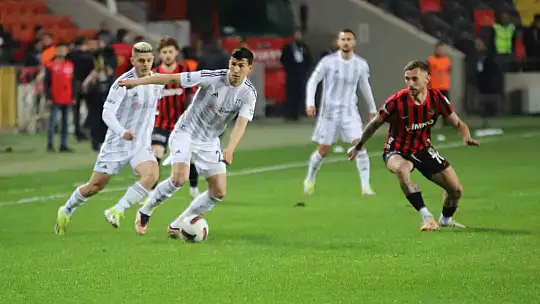 Trendyol Süper Lig: Gaziantep FK: 1 - Beşiktaş: 0 (İlk yarı)