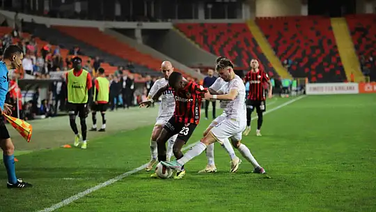 Trendyol Süper Lig: Gaziantep FK: 0 - Alanyaspor: 2 (İlk yarı)