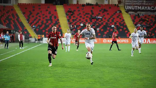 Trendyol Süper Lig: Gaziantep FK: 0 - Alanyaspor: 2 (İlk yarı)