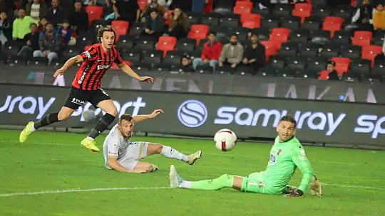 Trendyol Süper Lig: Gaziantep FK: 0 - Alanyaspor: 2 (İlk yarı)