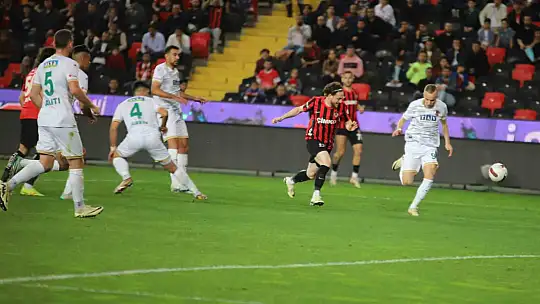 Trendyol Süper Lig: Gaziantep FK: 0 - Alanyaspor: 2 (İlk yarı)