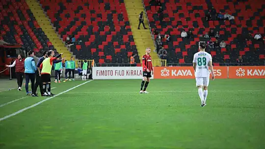 Trendyol Süper Lig: Gaziantep FK: 0 - Alanyaspor: 2 (İlk yarı)