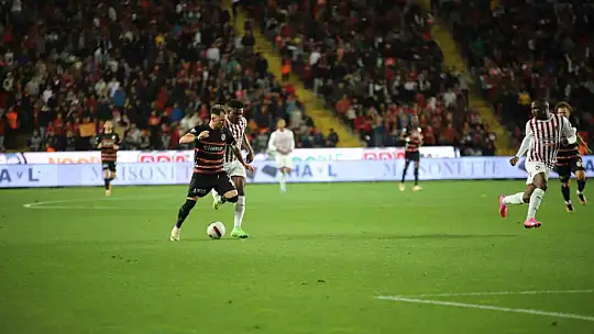 Trendyol Süper Lig: Gaziantep FK: 1 - Hatayspor: 1 (İlk yarı)
