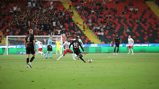 Trendyol Süper Lig: Gaziantep FK: 0 - Samsunspor: 1 (İlk yarı)