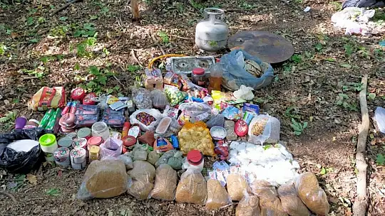 Teröristlere ait silah, mühimmat ve yaşam malzemesi ele geçirildi