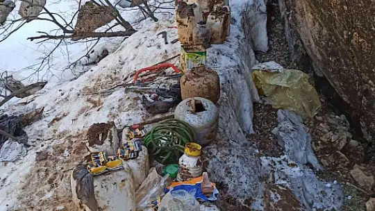 Teröristlerin inlerine girildi