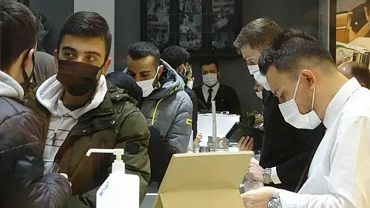 Türk Lirası değer kazandı, döviz bürolarında hareketlilik