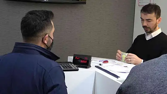 Türk Lirası değer kazandı, döviz bürolarında hareketlilik