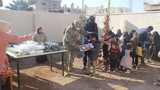 Türk Silahlı Kuvvetleri'nden Barış Pınarı bölgesinde bulunan halka insani yardım