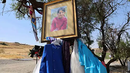 Türkiye'nin dört bir yanından gelen vatandaşlar 10 gündür Narin'in mezarını ziyaret ediyor
