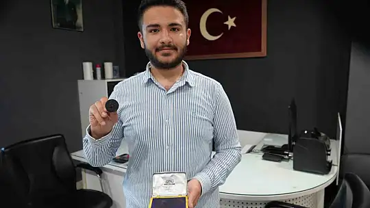 Türkiye'nin en genç muhtarı mührü babasından alarak göreve başladı