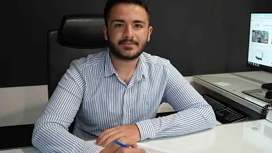 Türkiye'nin en genç muhtarı mührü babasından alarak göreve başladı