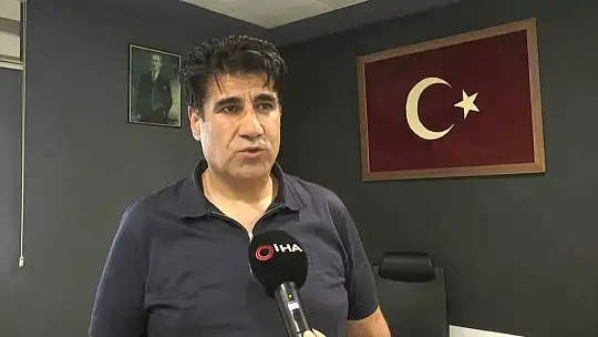 Türkiye'nin en genç muhtarı mührü babasından alarak göreve başladı