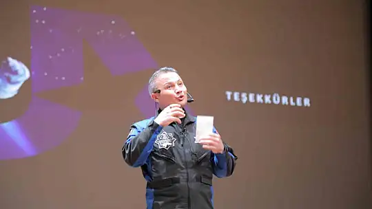 Türkiye'nin ilk astronotu Gaziantep'te öğrencilerle buluştu