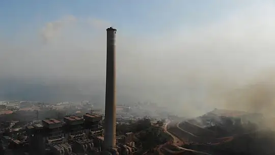 Türkiye'yi diken üstünde tutan yangında alevler termik santrali böyle sardı
