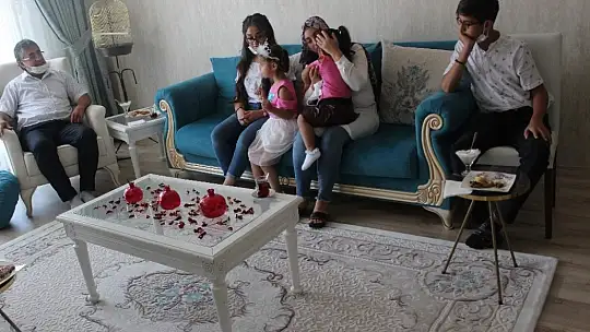 Üç çocuklu aile, Suriyeli kardeşlere koruyucu aile oldu