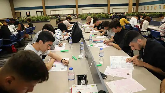 Ücretsiz deneme sınavına binlerce öğrenci katıldı