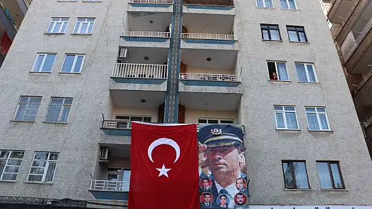 Uğradığı silahlı saldırı sonucu 22 yıl önce şehit edilen Ali Gaffar Okkan Diyarbakır'da anıldı