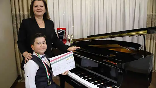 Ukraynalı piyano öğretmenin eğittiği Türk çocuk dünya birincisi oldu