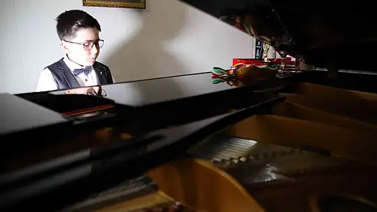 Ukraynalı piyano öğretmenin eğittiği Türk çocuk dünya birincisi oldu
