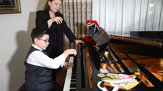Ukraynalı piyano öğretmenin eğittiği Türk çocuk dünya birincisi oldu