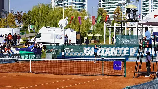 Uluslararası Gaziantep Cup Tenis Turnuvası'nda finalistler kupalarına kavuştu