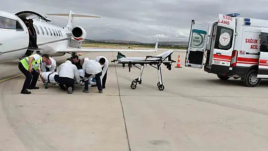 Umre'de rahatsızlanan vatandaş ambulans uçakla yurda getirildi