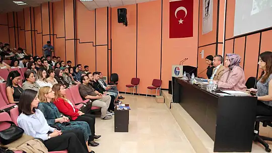 Üniversite sanayi sektör buluşmaları etkinliğine öğrencilerden yoğun ilgi