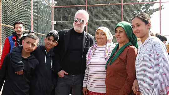 Ünlü isimler deprem bölgesinde