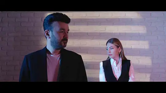 Ünlü sanatçı Adnan Orhan yeni klibiyle zirveye göz kırpıyor