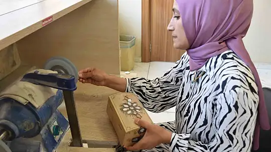Unutulmaya yüz tutmuş mesleği kadınlar yaşatıyor