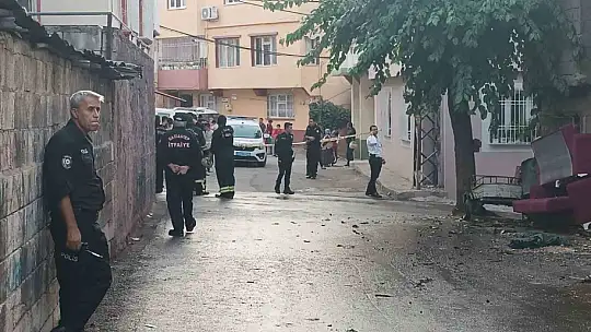 Uyuşturucu bağımlısı önce evini ateşe verdi sonra silahla havaya ateş etti