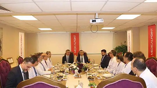 Vali Çeber'den Medıcal Poınt'e ziyaret