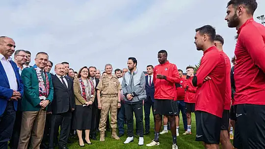 Vali Çeber ile Fatma Şahin'den Gaziantep FK'ya moral ziyareti