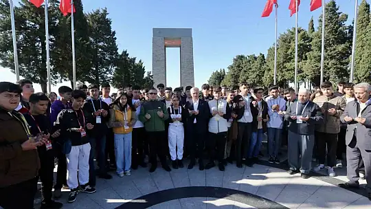 Vali Çeber ve Başkan Tahmazoğlu öğrenciler ile birlikte ecdadı ziyaret ettiler