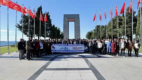 Vali Çeber ve Başkan Tahmazoğlu öğrenciler ile birlikte ecdadı ziyaret ettiler