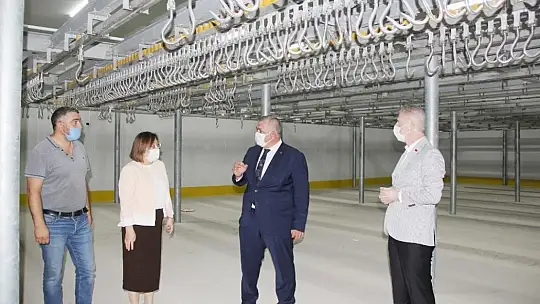 Vali Gül ve Başkan Şahin, Antep Fıstığı Lisanslı Depo ve Et Borsası'nda incelemelerde bulundu