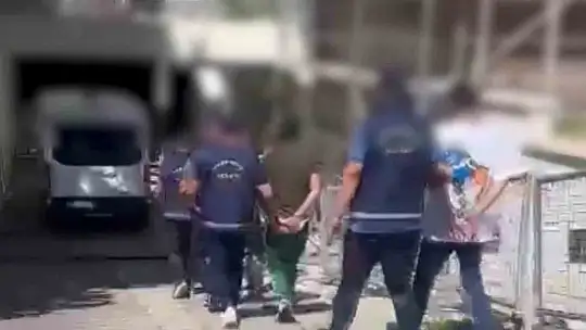 Vatandaşı 8 bin dolar dolandıran 4 şüpheli yakalandı