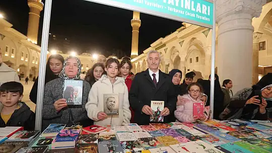 Vatandaşlar Ramazanda Millet Cami'ne akın etti