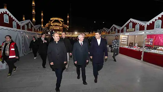 Vatandaşlar Ramazanda Millet Cami'ne akın etti