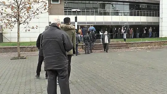 Vergi Dairesi önünde yapılandırma kuyruğu