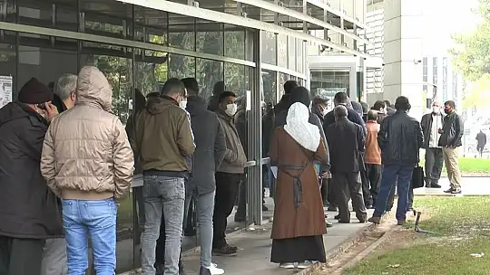 Vergi Dairesi önünde yapılandırma kuyruğu