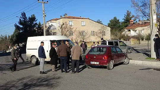 Virajı alamayan otomobil başka bir araca çarptı: 4 yaralı