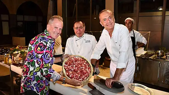 Yabancı şeflere kebap yapmayı öğretti