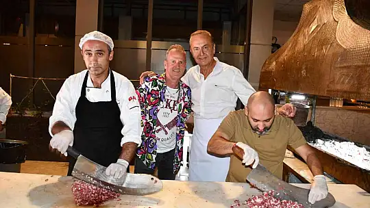 Yabancı şeflere kebap yapmayı öğretti