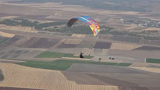 Yamaç paraşütü festivalinde adrenalin dolu anlar yaşandı