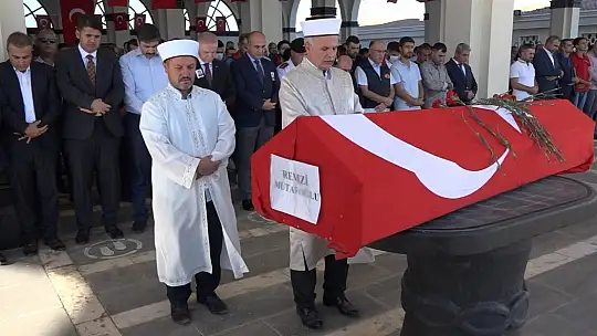 Yangında hayatını kaybeden itfaiye eri son yolcuğuna uğurlandı
