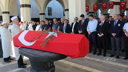 Yangında hayatını kaybeden itfaiye eri son yolcuğuna uğurlandı