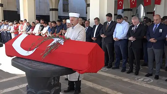 Yangında hayatını kaybeden itfaiye eri son yolcuğuna uğurlandı